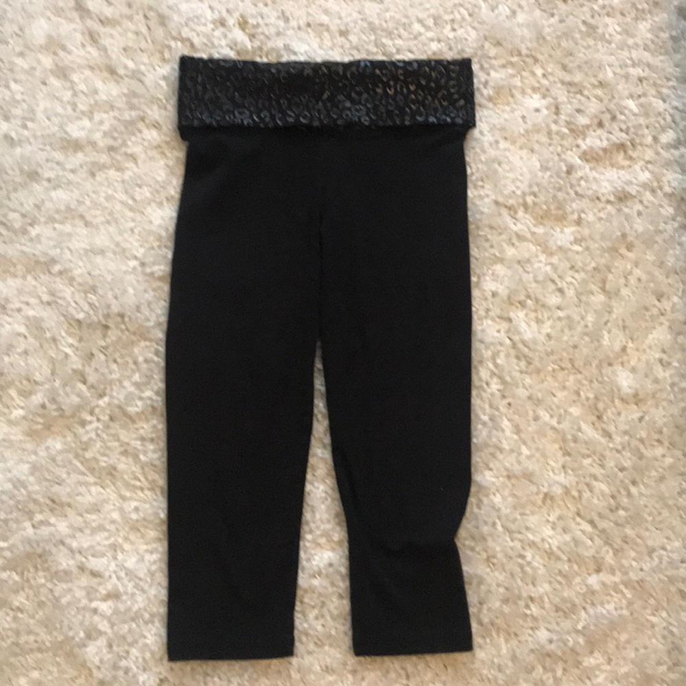 Victoria’s Secret crop leggings. By pink. Black